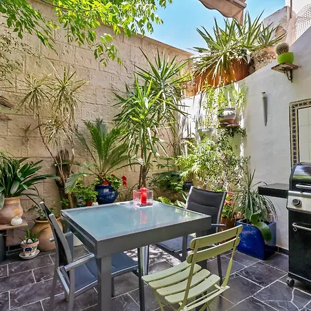 Townhouse Apartment *